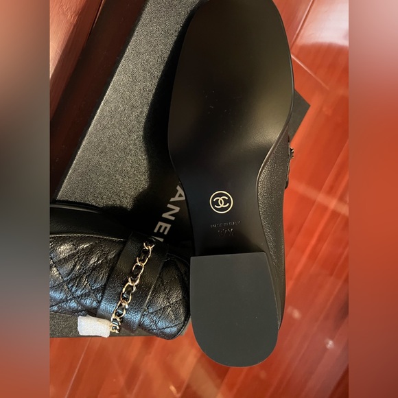 Chanel Loafers 37 1/2 - Picture 3 of 7